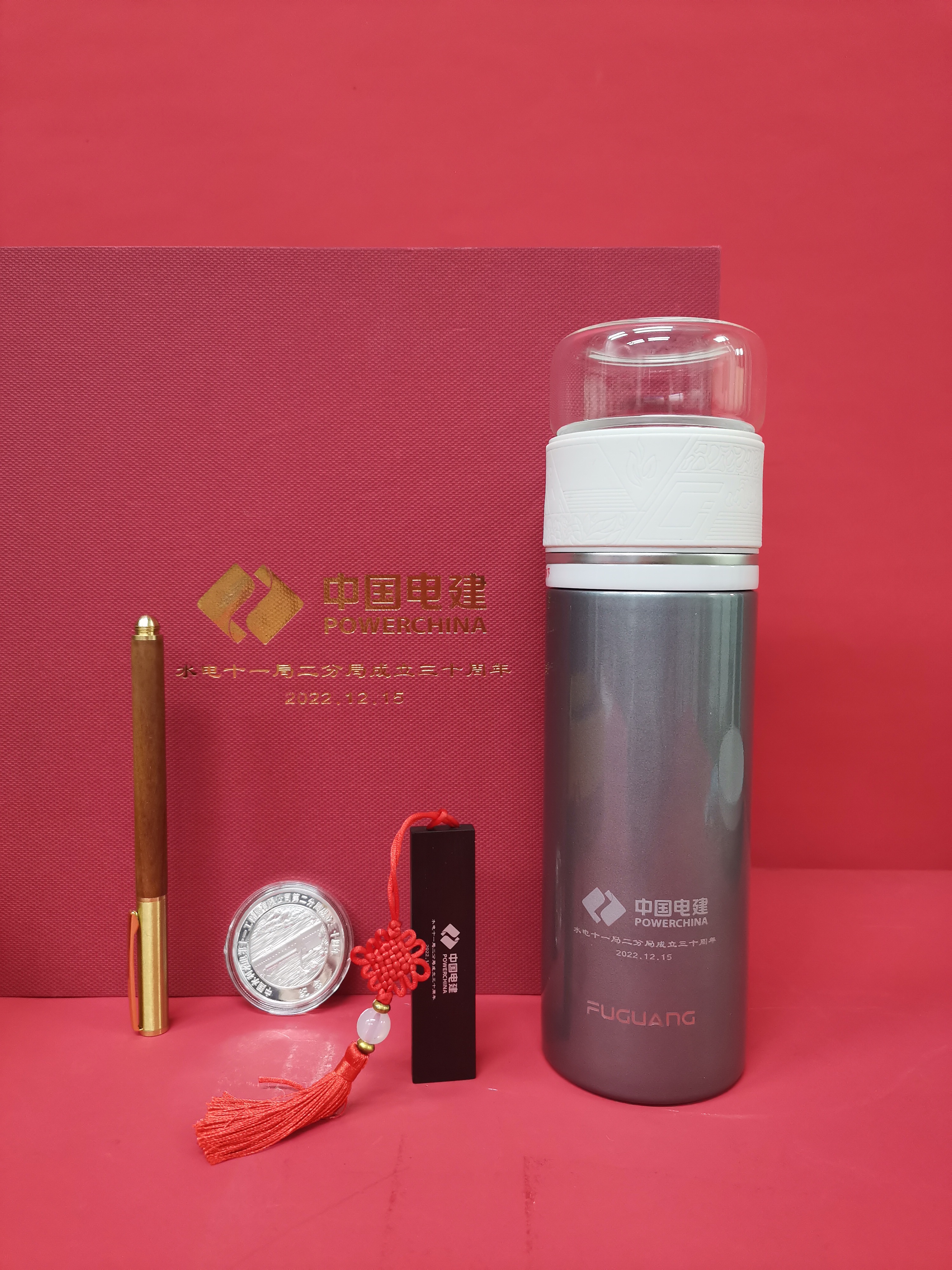 建筑行业周年庆礼品怎么定制高档有纪念感
